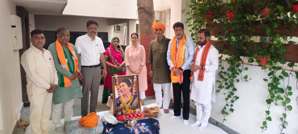 भाजपा प्रदेश अध्यक्ष किरण देव ने कैलाश कुँवर चौहान को श्रद्धांजलि दी