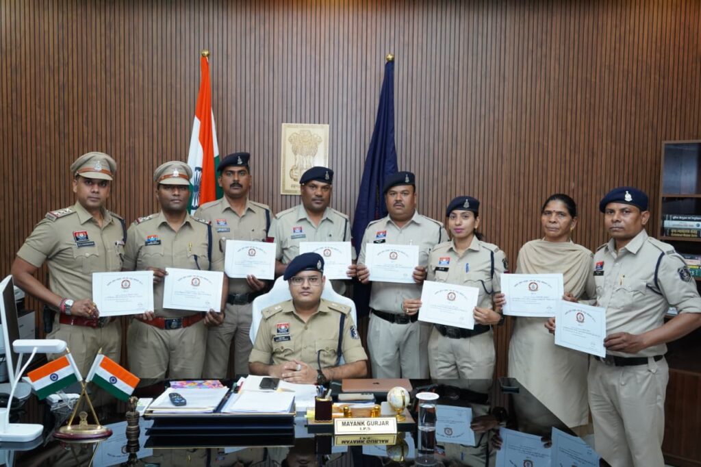 नॉर्थ जोन में उत्कृष्ट कार्य करने वाले पुलिस अधिकारी-कर्मचारी “कॉप ऑफ द मंथ” से सम्मानित