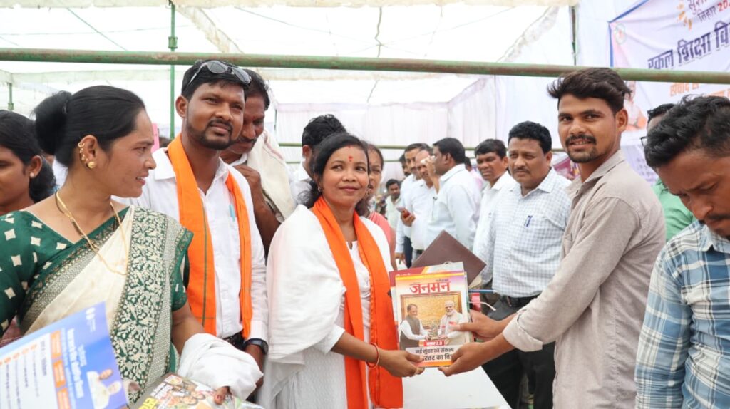 समाधान शिविर कुटरु में उमड़ा जनसैलाब- तपती धूप में भी दिखा शासकीय योजनाओं के प्रति ग्रामीणों का भारी उत्साह