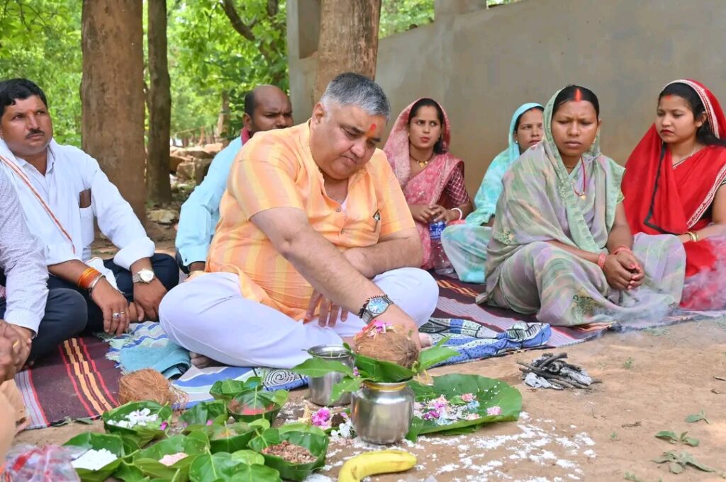 छत्तीसगढ़ की धार्मिक विरासत के संरक्षण और विकास के लिए राज्य सरकार प्रतिबद्ध- धर्मस्व मंत्री राजेश अग्रवाल