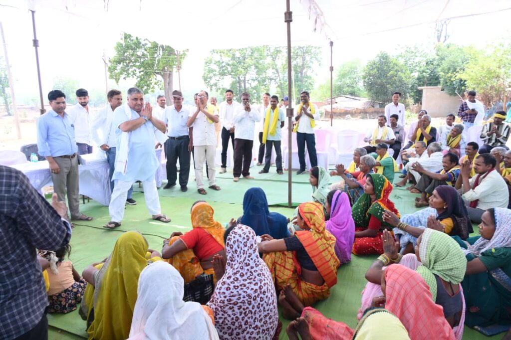 जनदर्शन में मंत्री राजेश अग्रवाल ने सुनी ग्रामीणों की समस्याए