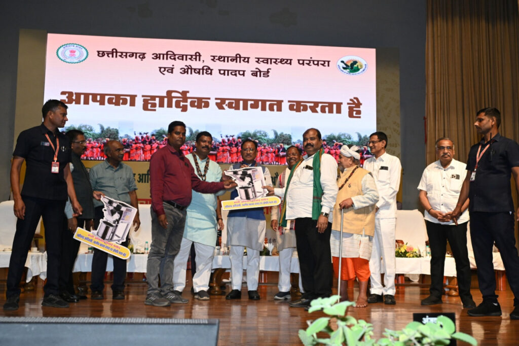 पारंपरिक उपचार पद्धति के संरक्षण में छत्तीसगढ़ बना मिसाल