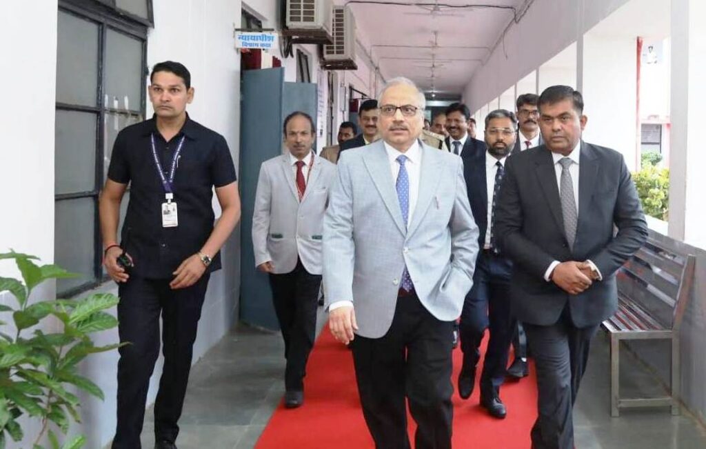 छत्तीसगढ़ उच्च न्यायालय के मुख्य न्यायाधीश रमेश सिन्हा ने जिला न्यायालय का किया निरीक्षण