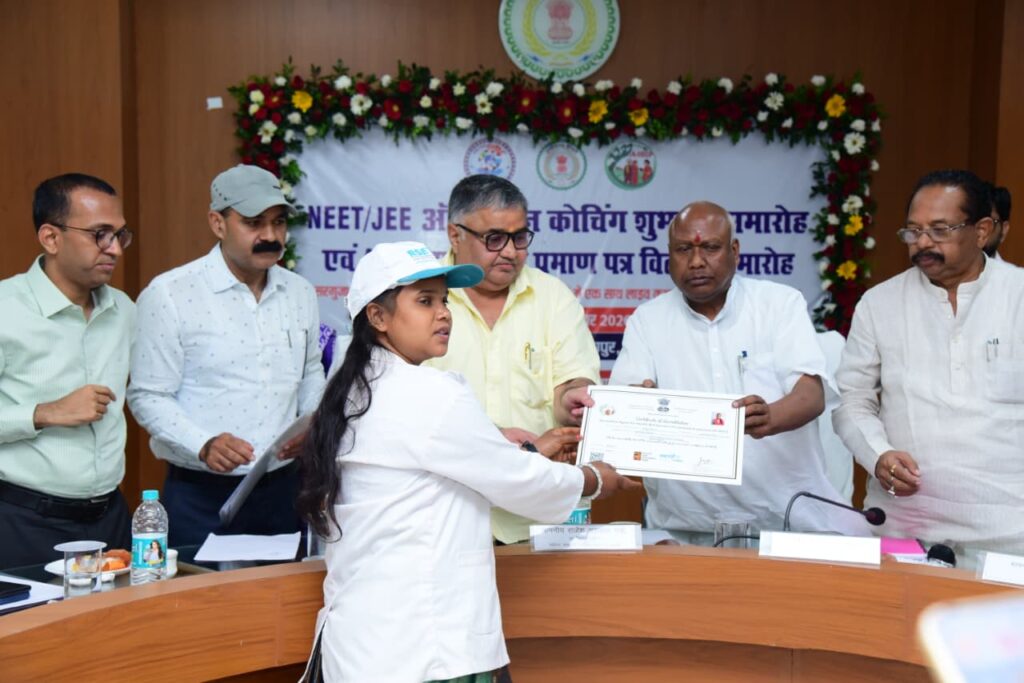 प्रतिभा बड़े शहरों की मोहताज नहीं, सही अवसर और मार्गदर्शन मिले तो सरगुजा का बच्चा भी देश में बना सकता है अपनी अलग पहचान:राजेश अग्रवाल